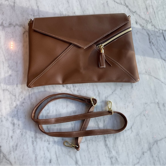 Classy Medium Clutch with Removable Shoulder Strap - Perfect for Any Occasion - Picture 10 of 14